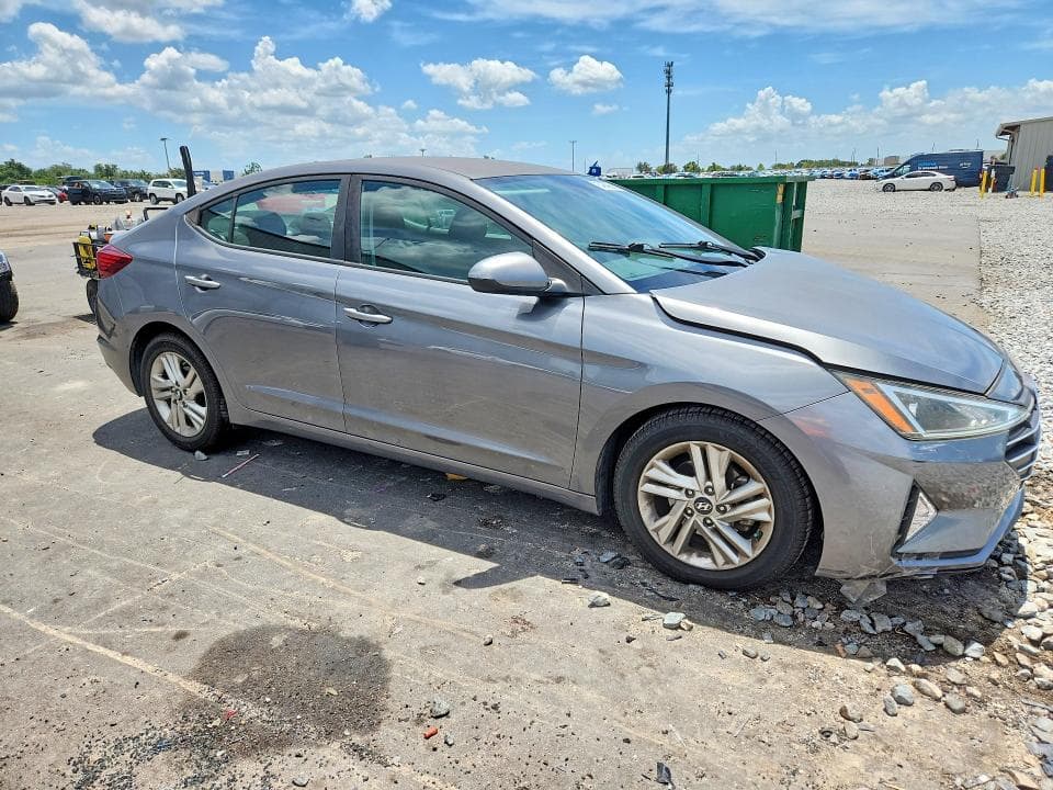 2019 HYUNDAI ELANTRA SEL 4