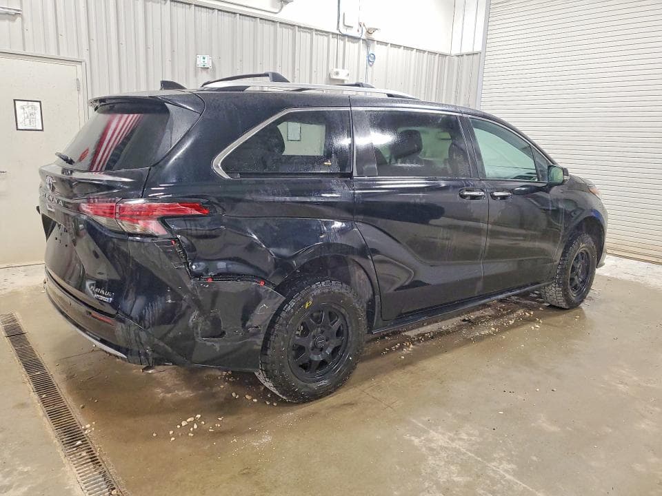 2023 TOYOTA SIENNA PLATINUM 7-PASSENGER 3