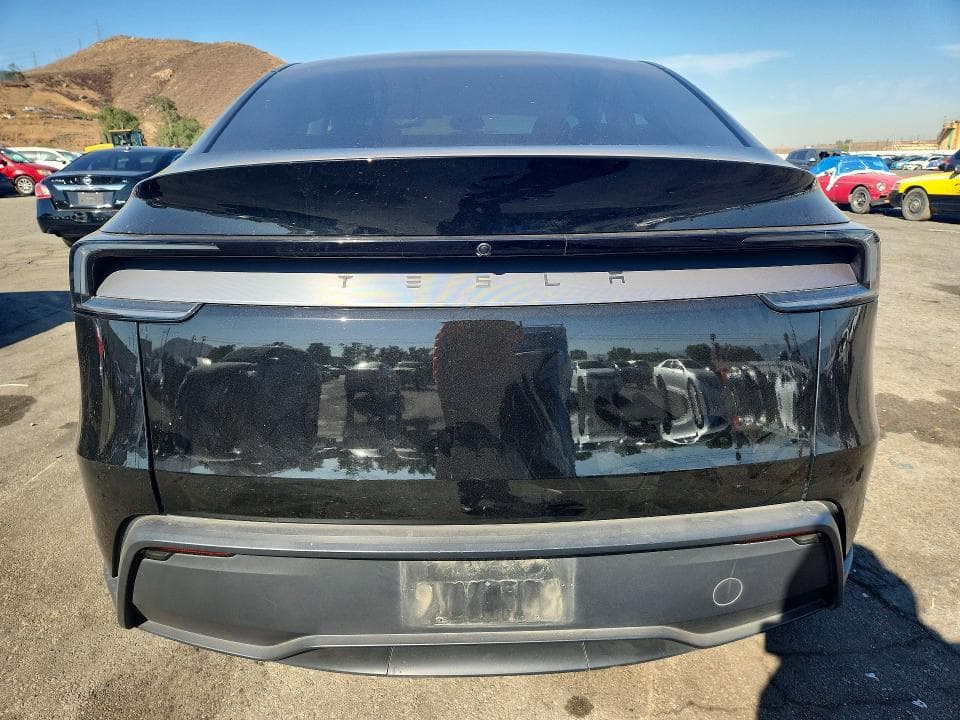 2026 TESLA MODEL Y 6