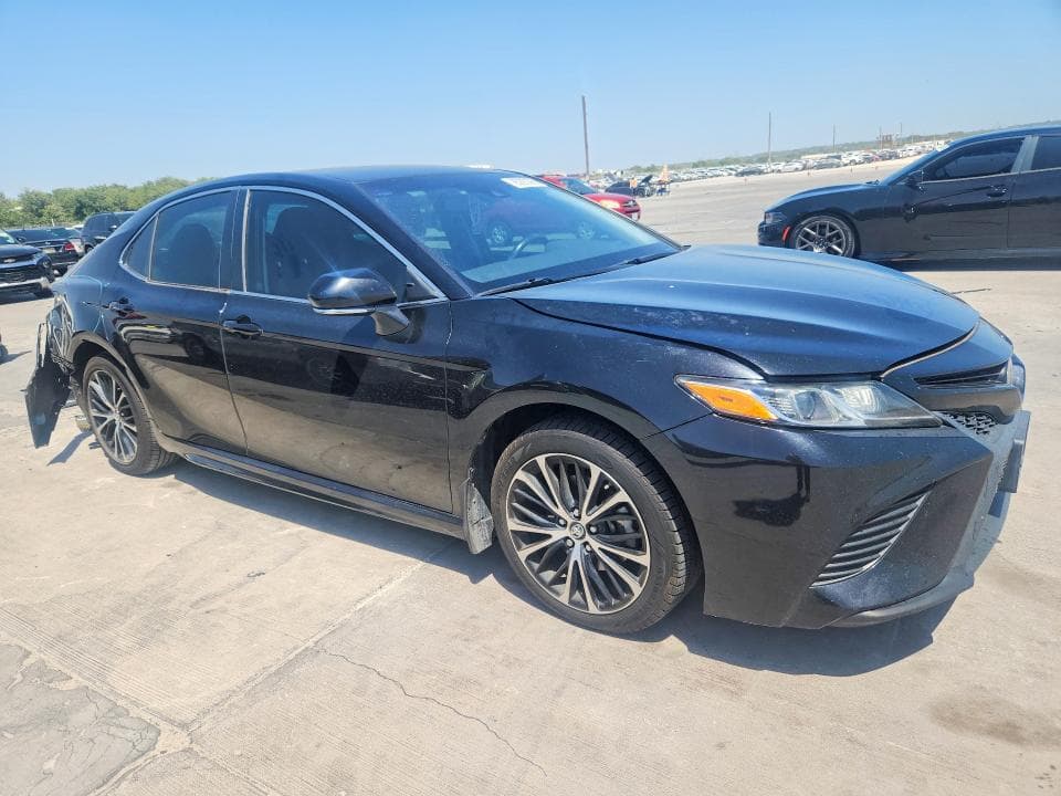 2018 TOYOTA CAMRY SE 4