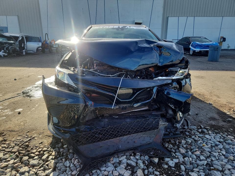 2020 TOYOTA CAMRY SE 5