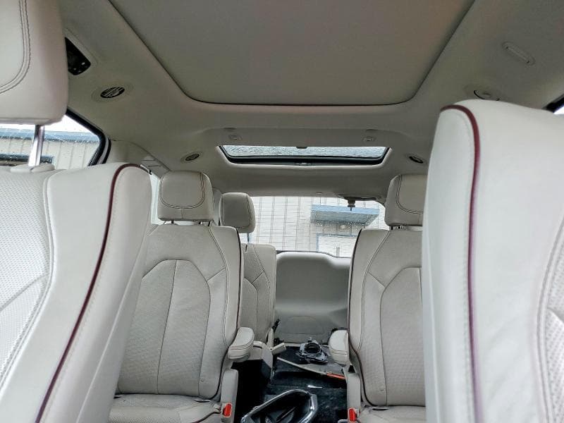 2017 CHRYSLER PACIFICA LIMITED 10