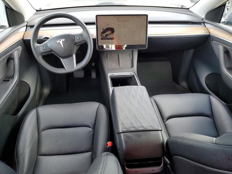 2025 TESLA MODEL Y 8