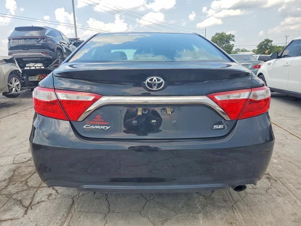 2017 TOYOTA CAMRY SE 6