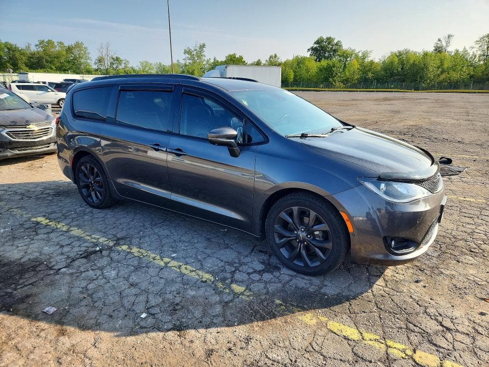 2019 CHRYSLER PACIFICA LIMITED 4