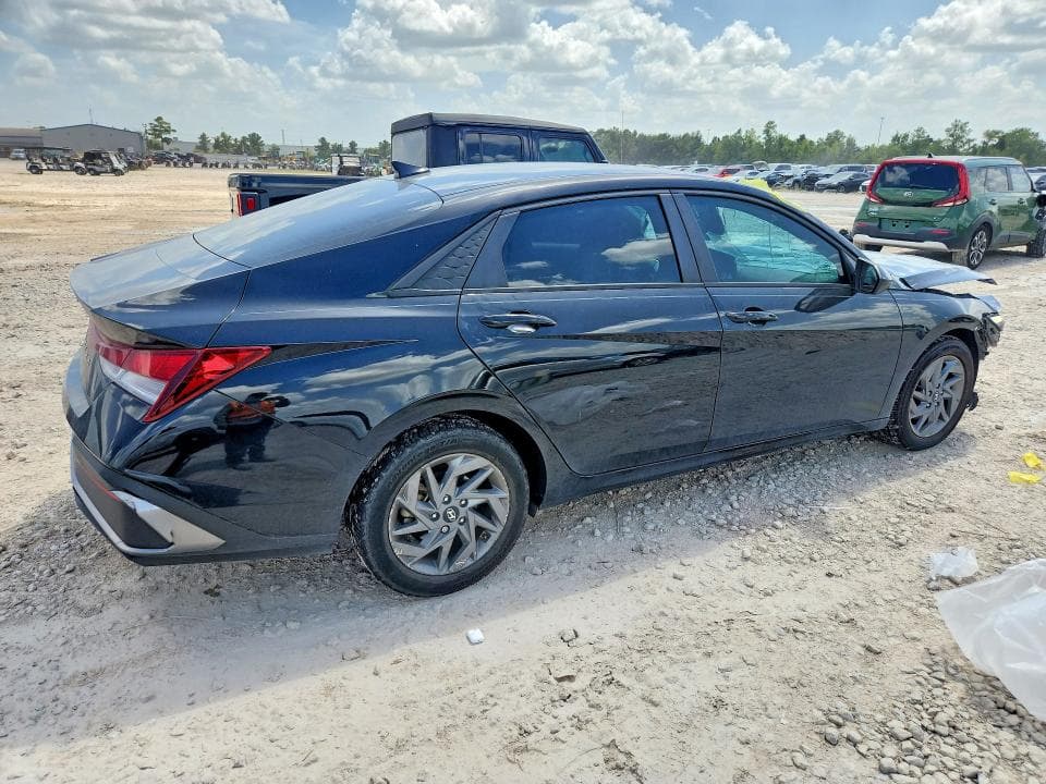 2024 HYUNDAI ELANTRA SEL 3