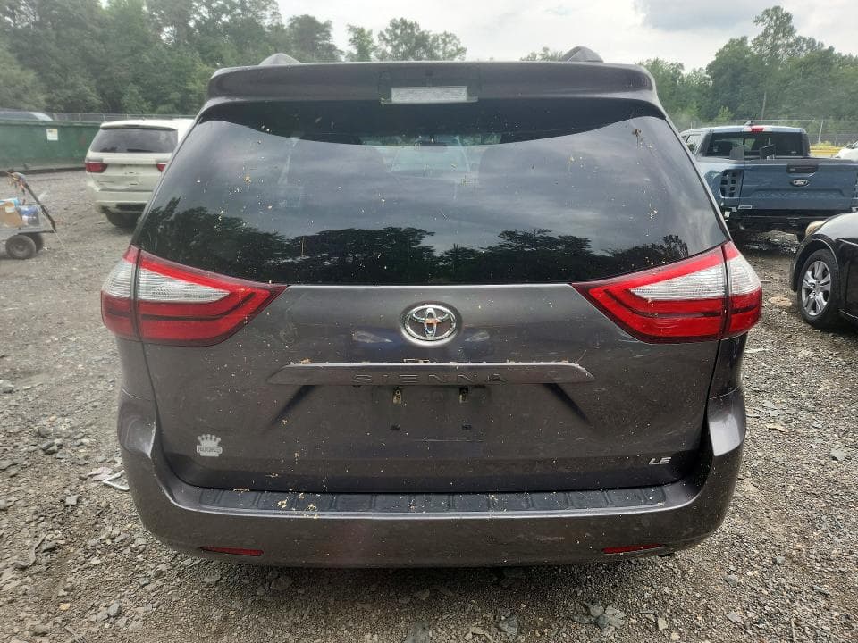 2017 TOYOTA SIENNA LE 6
