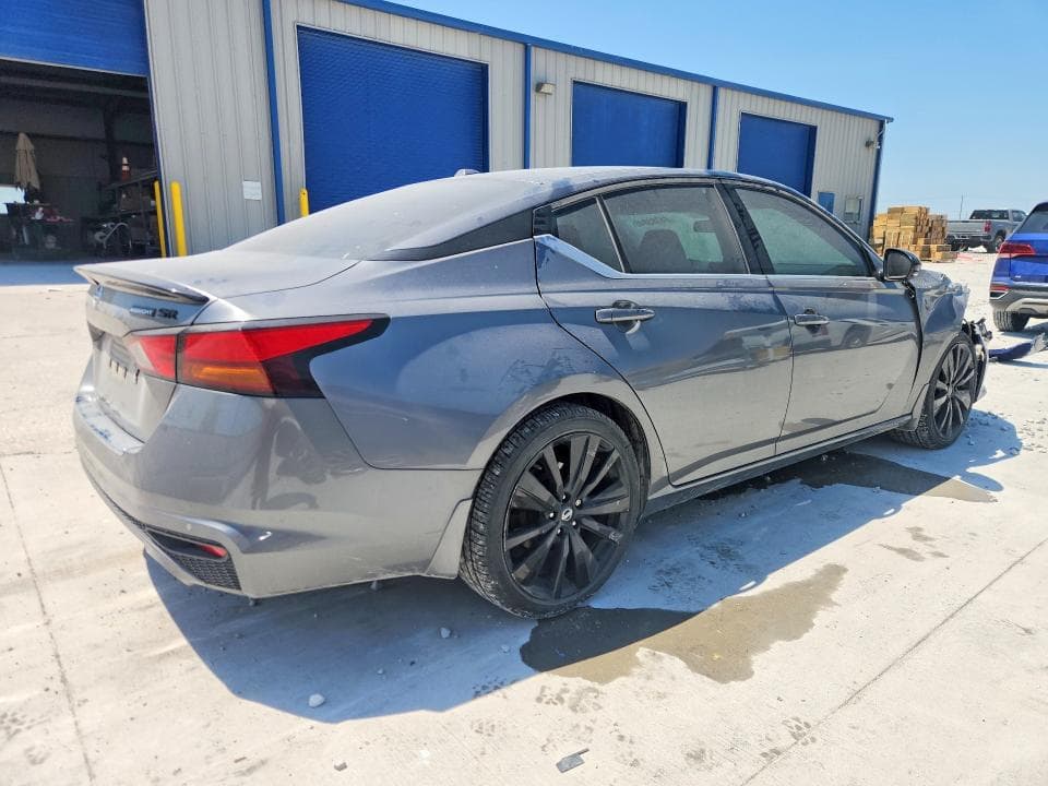 2022 NISSAN ALTIMA SR 3