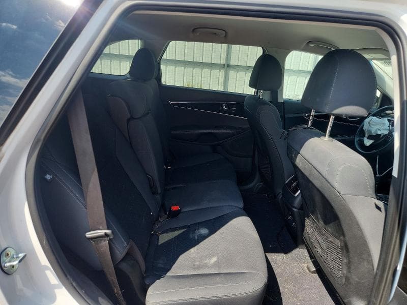 2019 KIA SORENTO LX 11