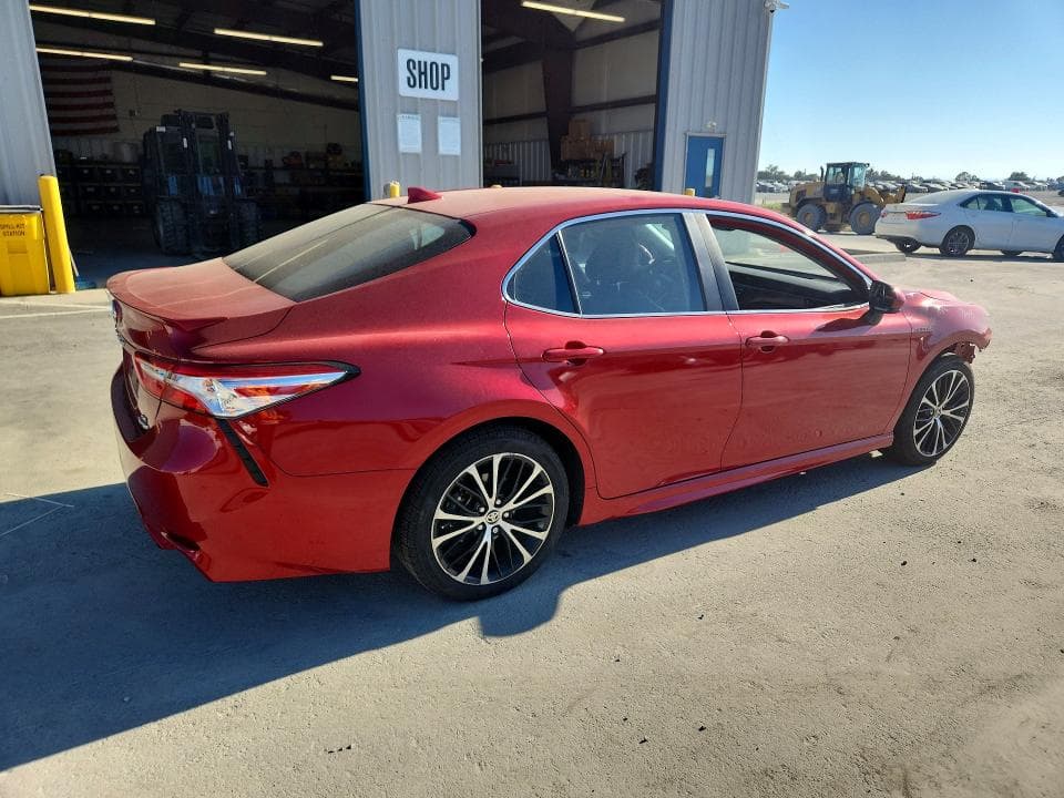 2020 TOYOTA CAMRY SE 3