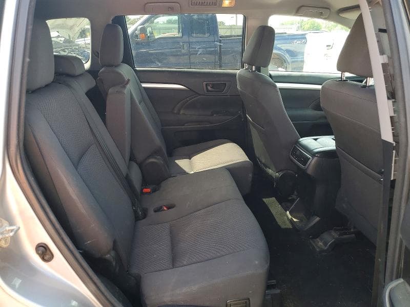 2017 TOYOTA HIGHLANDER LE 11