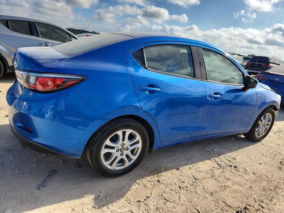 2017 TOYOTA YARIS IA BASE 3