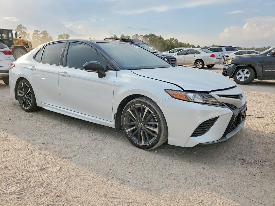 2019 TOYOTA CAMRY XSE 4