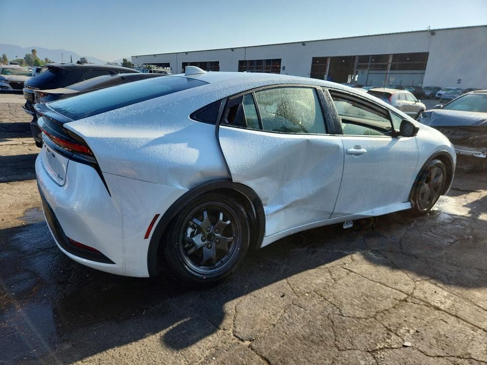 2025 TOYOTA PRIUS LE 3