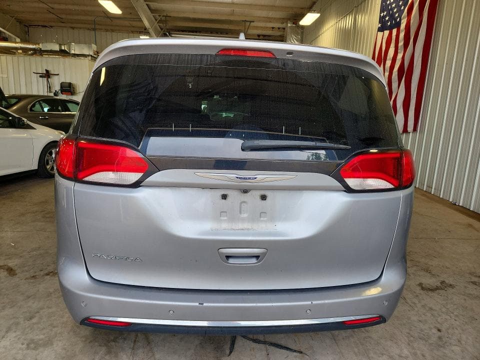 2019 CHRYSLER PACIFICA TOURING L 6