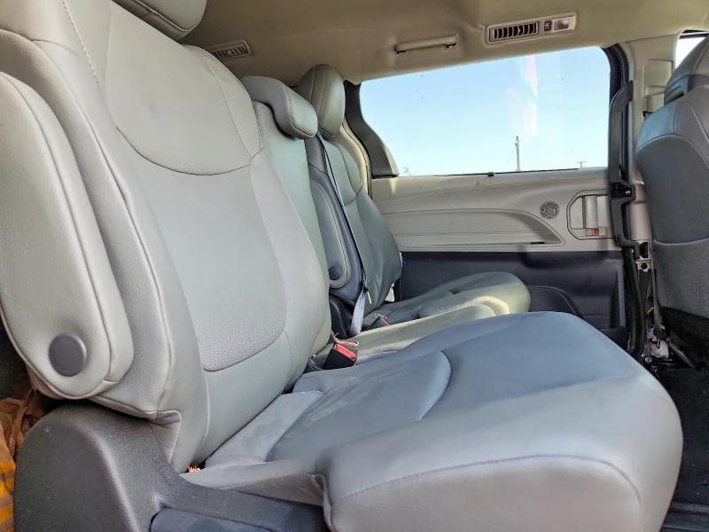 2024 TOYOTA SIENNA XLE 11