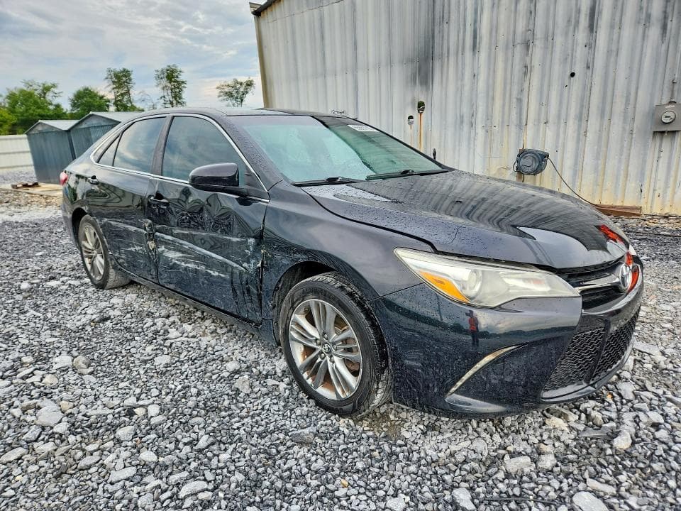 2017 TOYOTA CAMRY SE 4