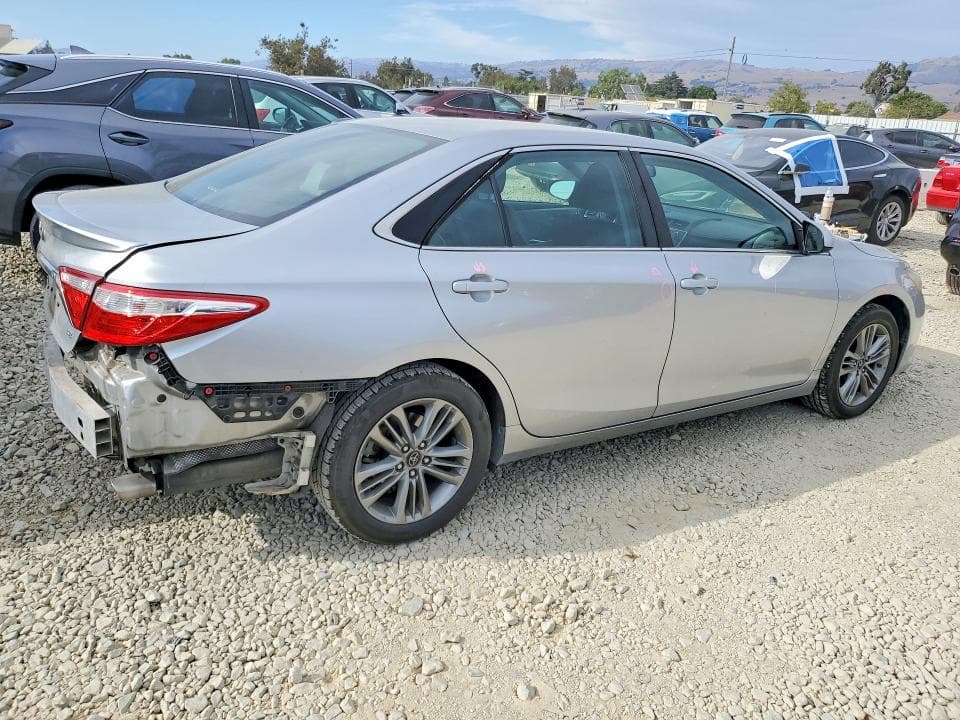 2017 TOYOTA CAMRY SE 3