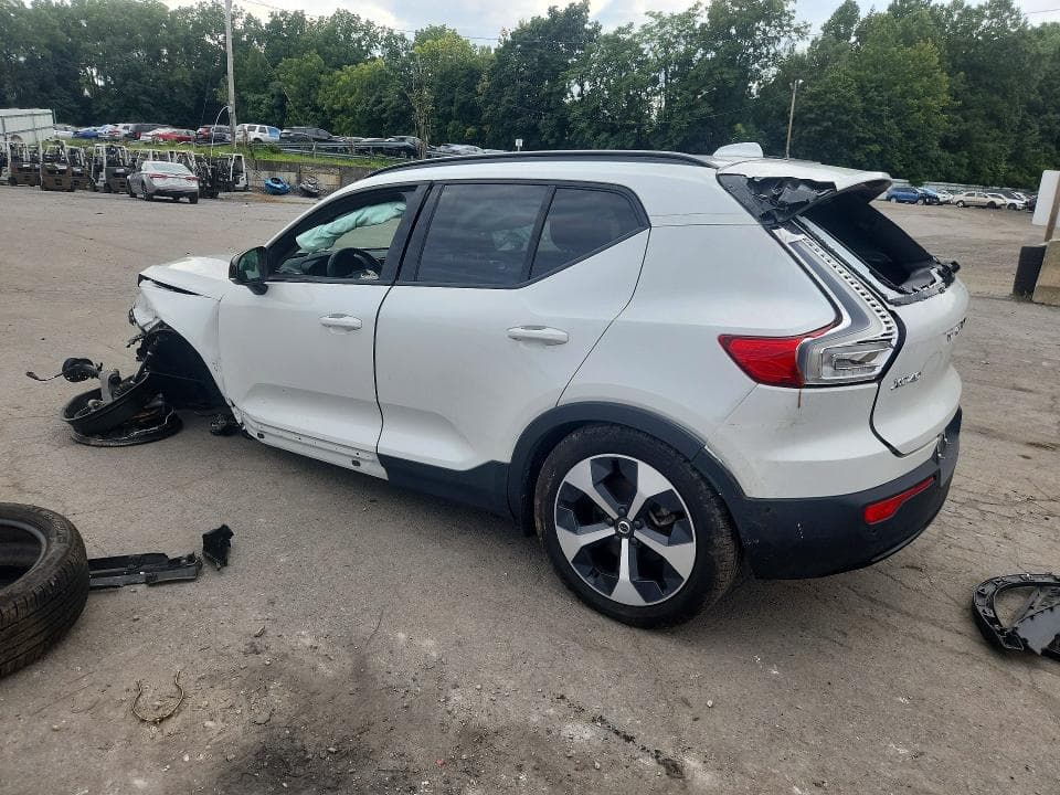 2026 VOLVO XC40 PLUS 2