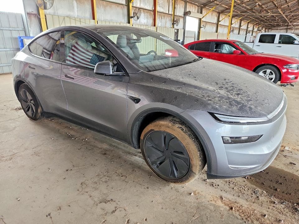 2026 TESLA MODEL Y 4