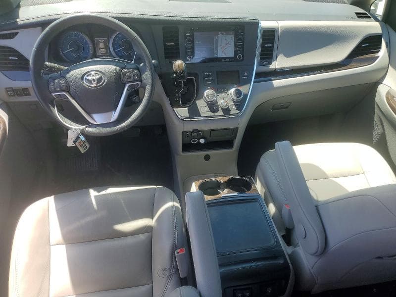 2018 TOYOTA SIENNA XLE 7-PASSENGER 8