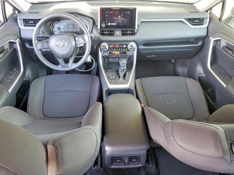 2025 TOYOTA RAV4 LE 8