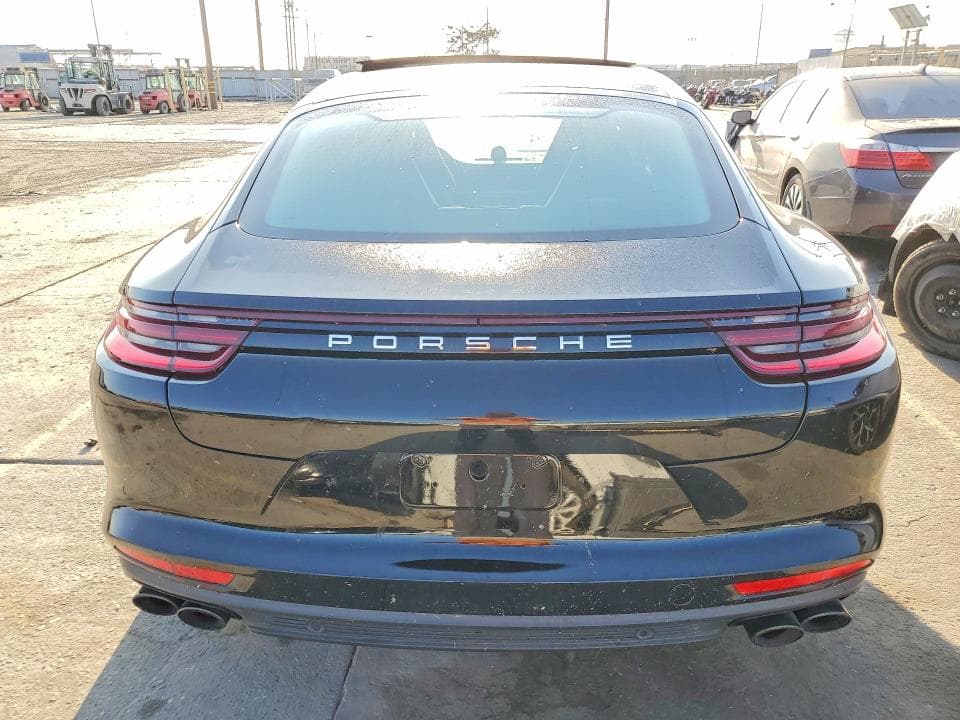 2018 PORSCHE PANAMERA 4 6