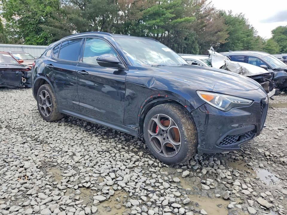 2022 ALFA ROMEO STELVIO 4