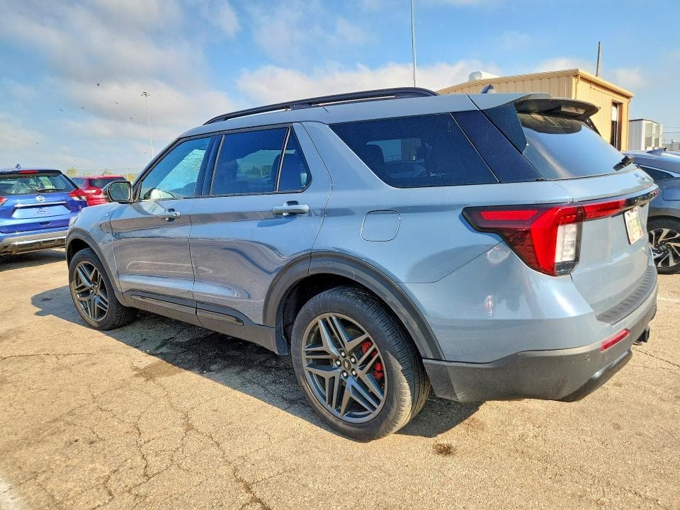 2025 FORD EXPLORER ST-LINE 2