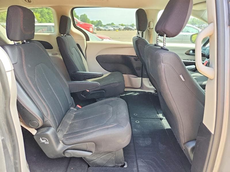 2017 CHRYSLER PACIFICA LX 11