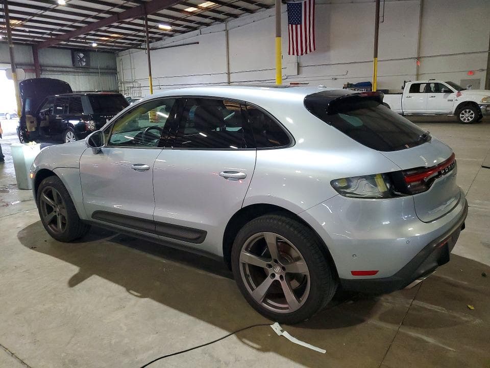2024 PORSCHE MACAN BASE 2