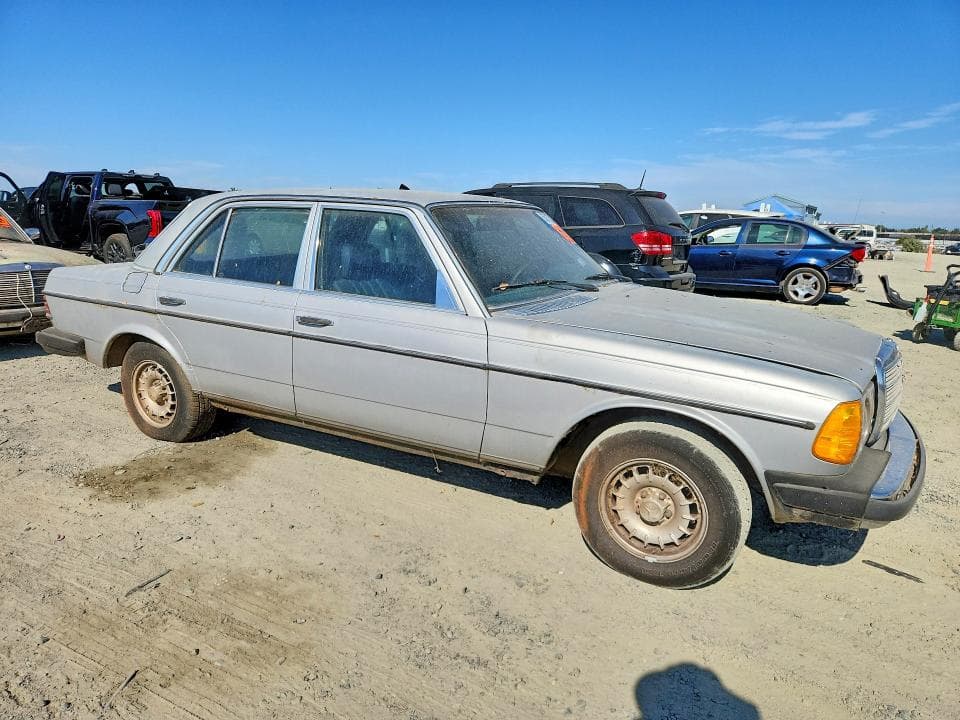 1982 MERCEDES-BENZ 300 D 4