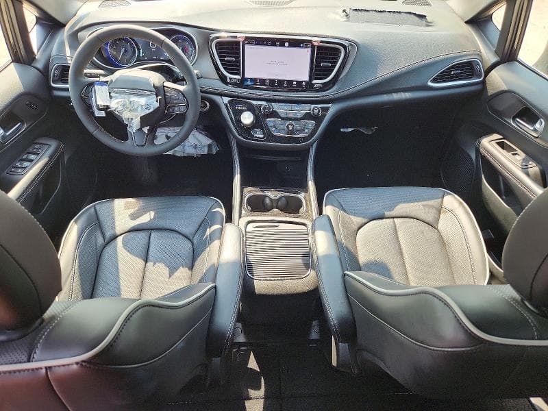 2027 CHRYSLER PACIFICA LIMITED 8