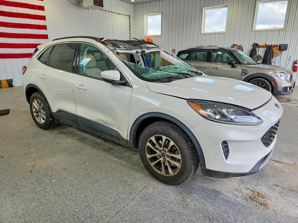 2021 FORD ESCAPE SE 4