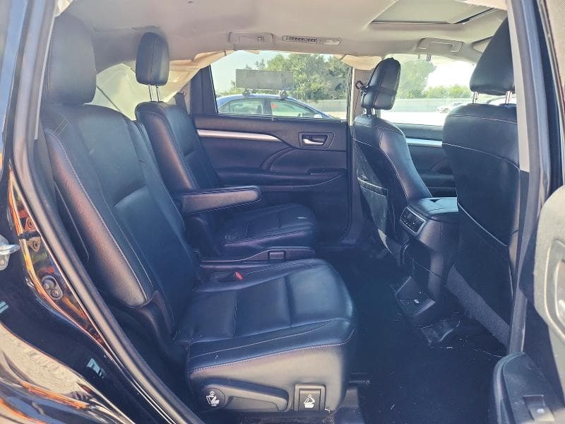 2018 TOYOTA HIGHLANDER XLE 11
