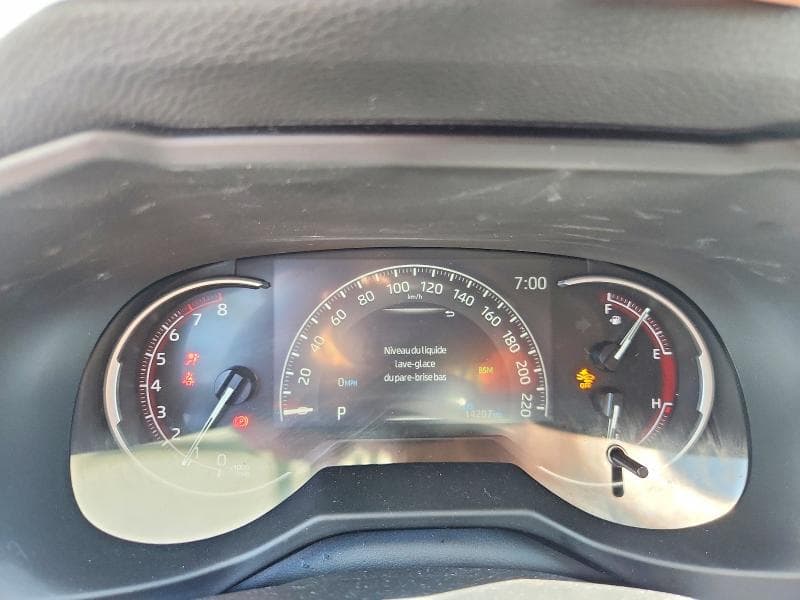 2025 TOYOTA RAV4 XLE 9
