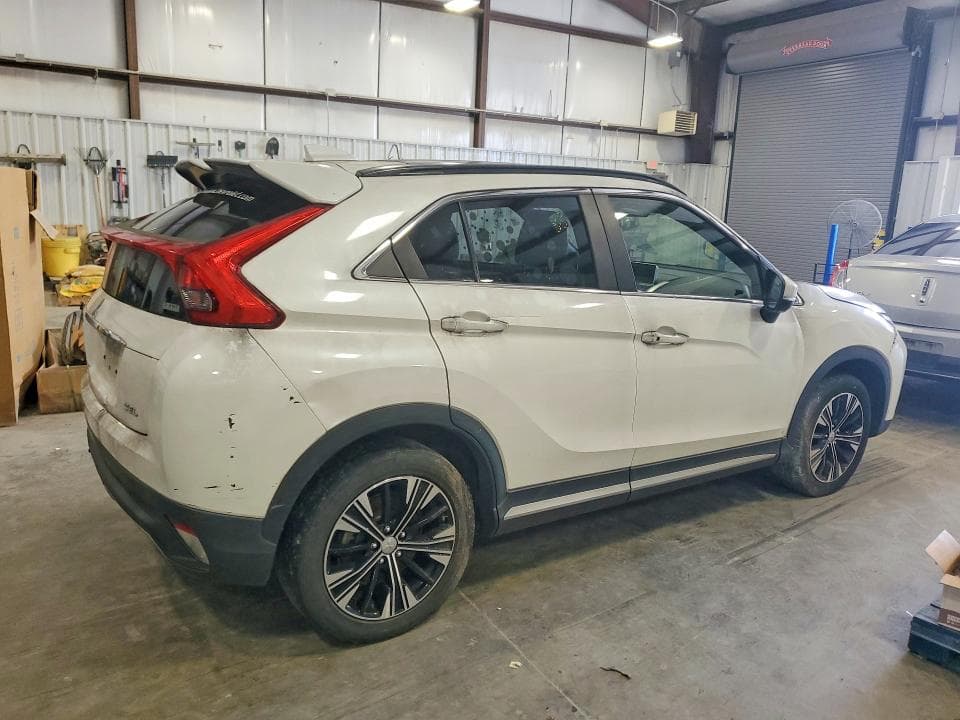 2020 MITSUBISHI ECLIPSE CROSS SE 3