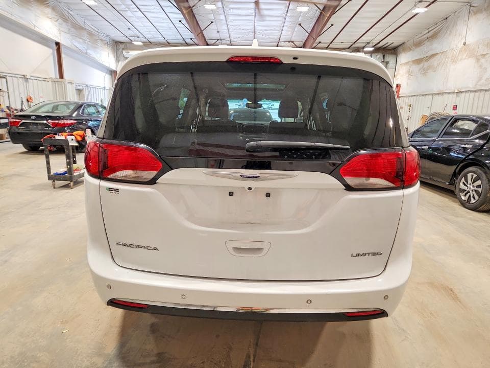 2020 CHRYSLER PACIFICA LIMITED 6