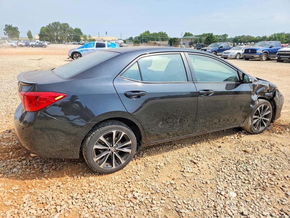 2017 TOYOTA COROLLA SE 3