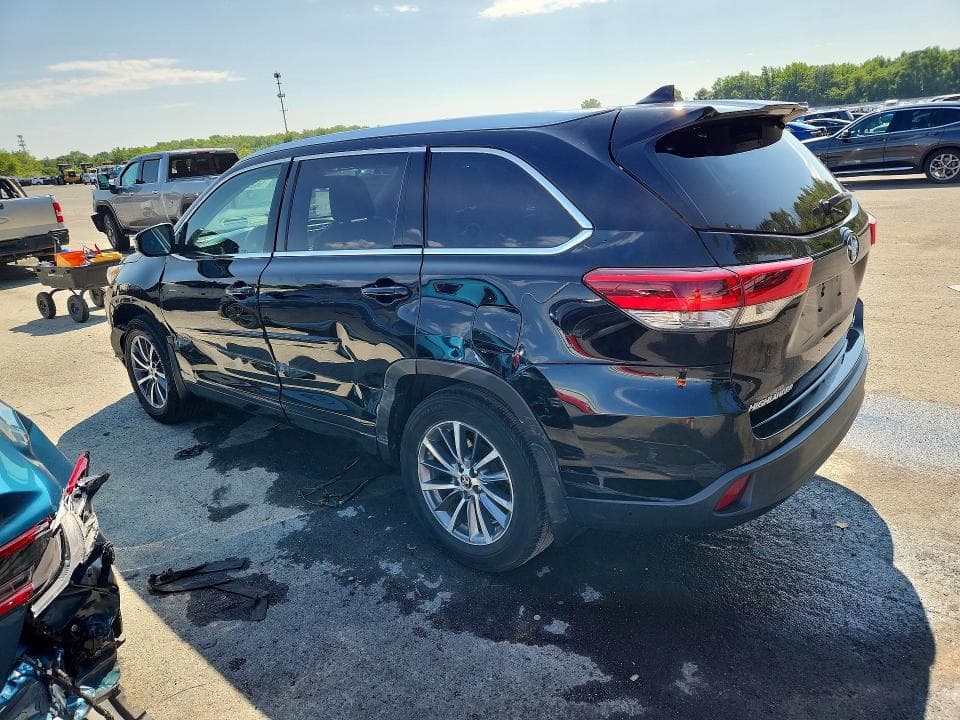 2018 TOYOTA HIGHLANDER XLE 2
