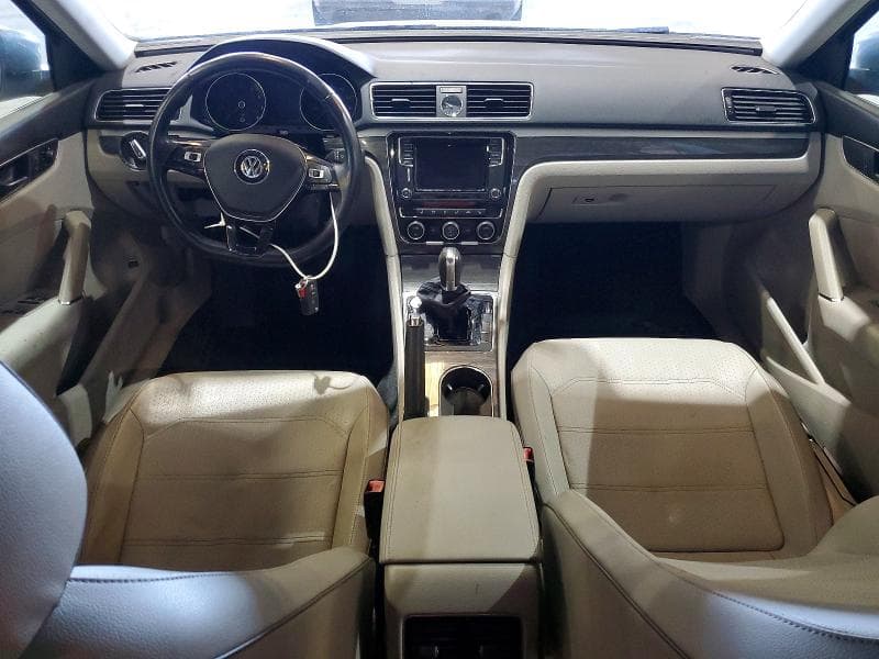 2017 VOLKSWAGEN PASSAT SE 8
