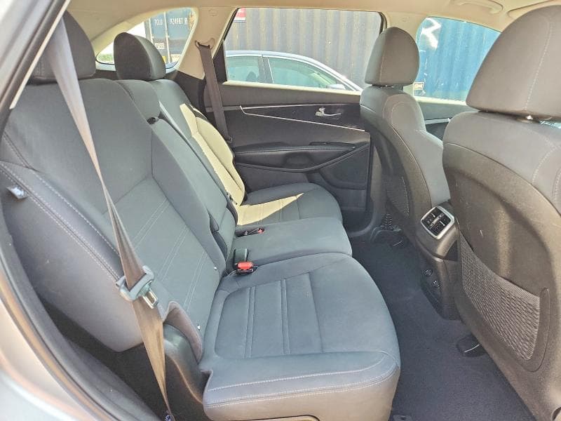 2019 KIA SORENTO LX V6 11
