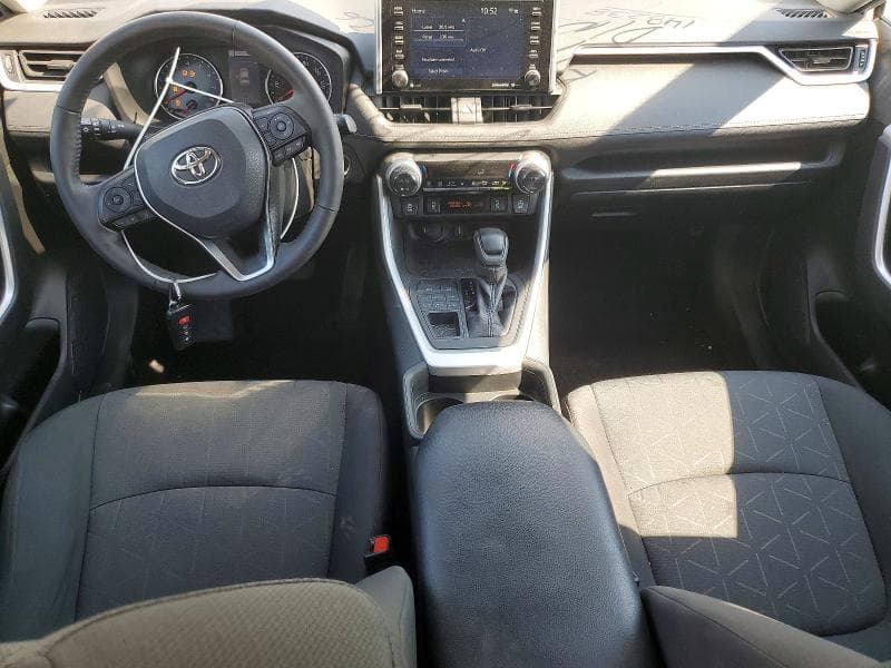 2021 TOYOTA RAV4 XLE 8