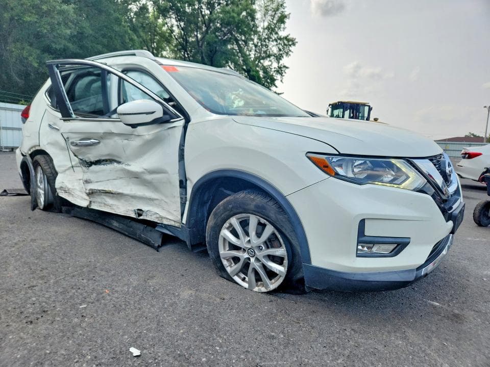 2017 NISSAN ROGUE SV 4