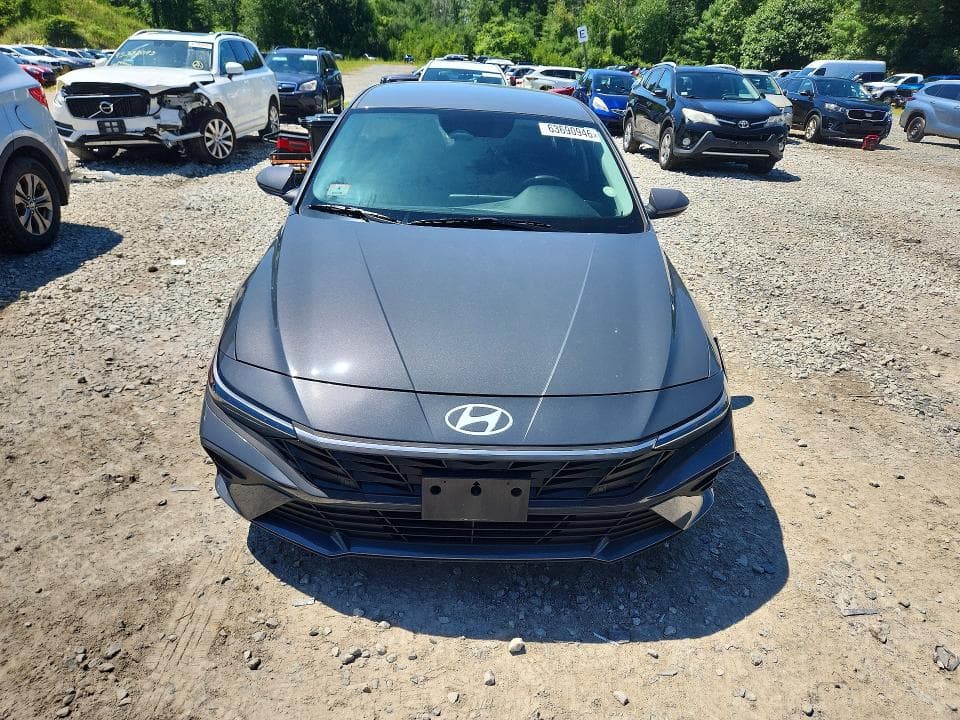 2025 HYUNDAI ELANTRA SE 5