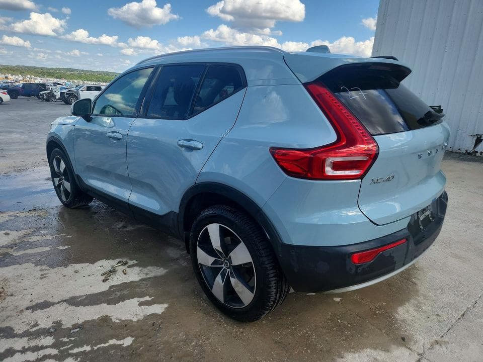 2019 VOLVO XC40 T5 MOMENTUM 2
