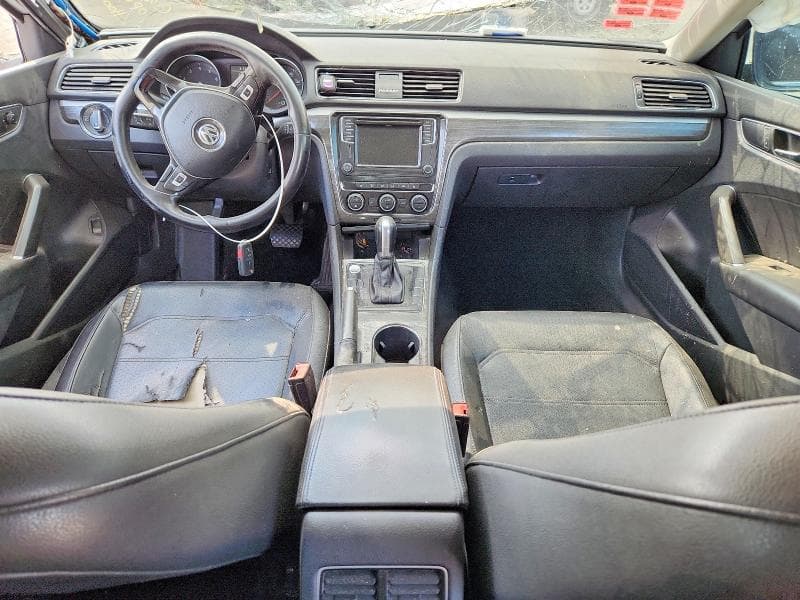 2018 VOLKSWAGEN PASSAT SE 8