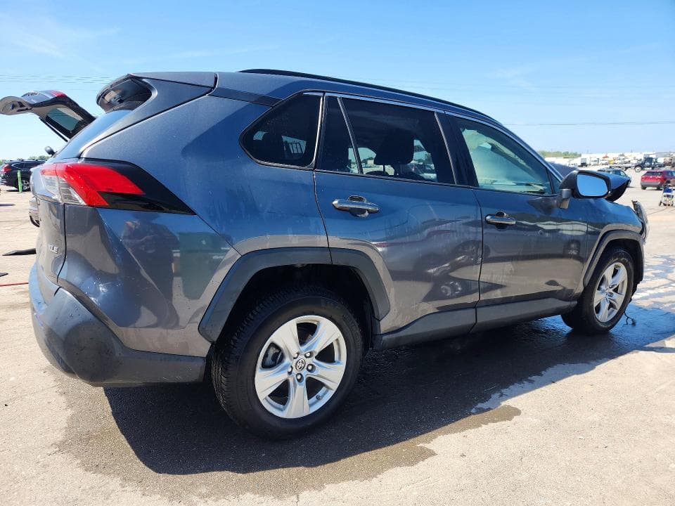 2019 TOYOTA RAV4 XLE 3
