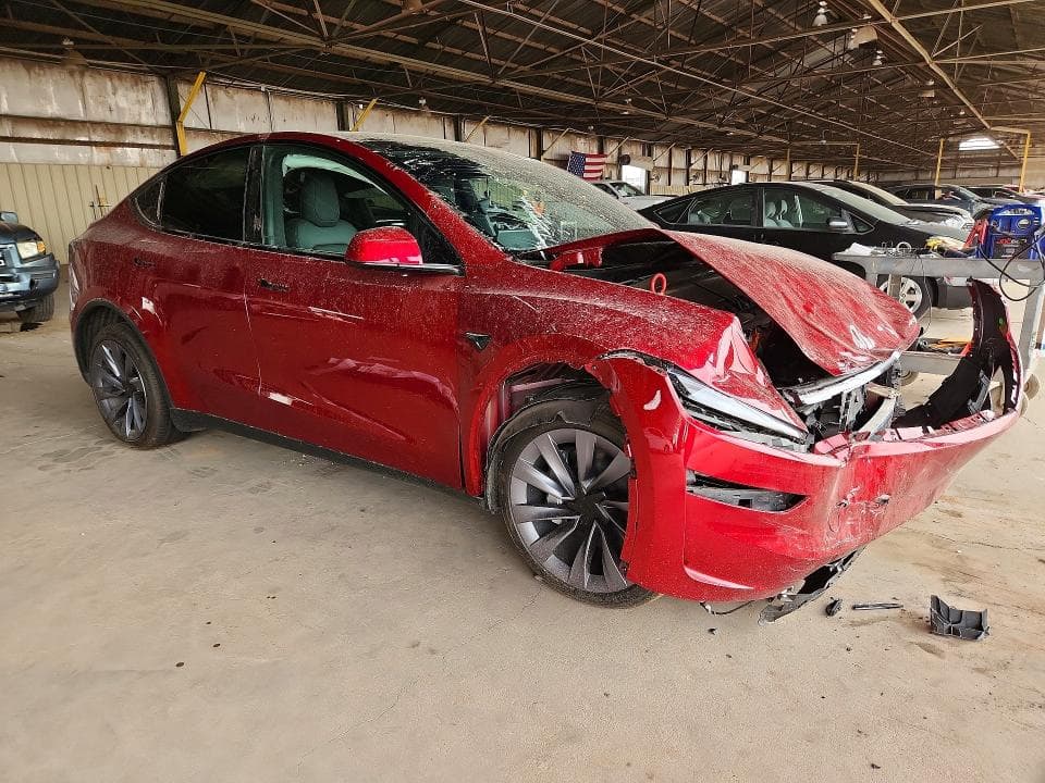 2026 TESLA MODEL Y 4