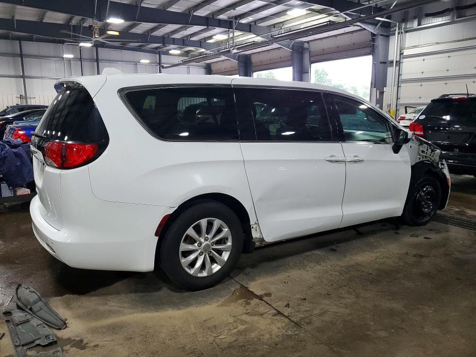 2018 CHRYSLER PACIFICA LX 3
